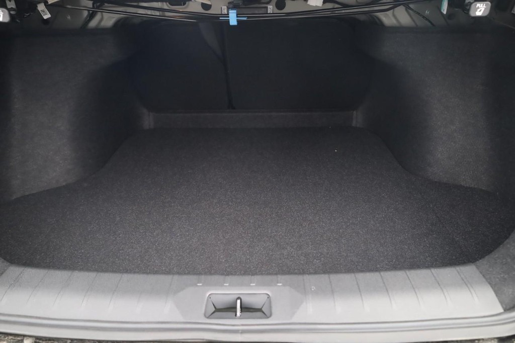 Nissan Sentra Vehicle Image 24