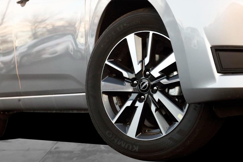 Nissan Versa Vehicle Image 03