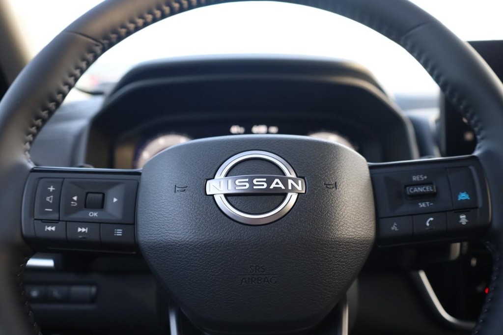 Nissan Rogue Vehicle Image 07