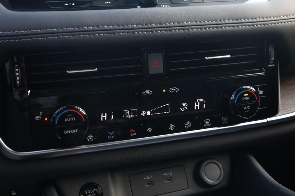 Nissan Rogue Vehicle Image 12