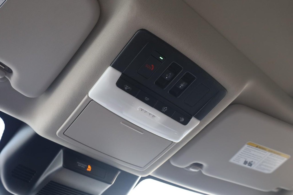 Nissan Rogue Vehicle Image 15