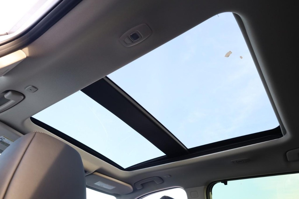 Nissan Rogue Vehicle Image 22