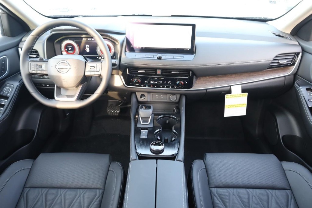 Nissan Rogue Vehicle Image 25