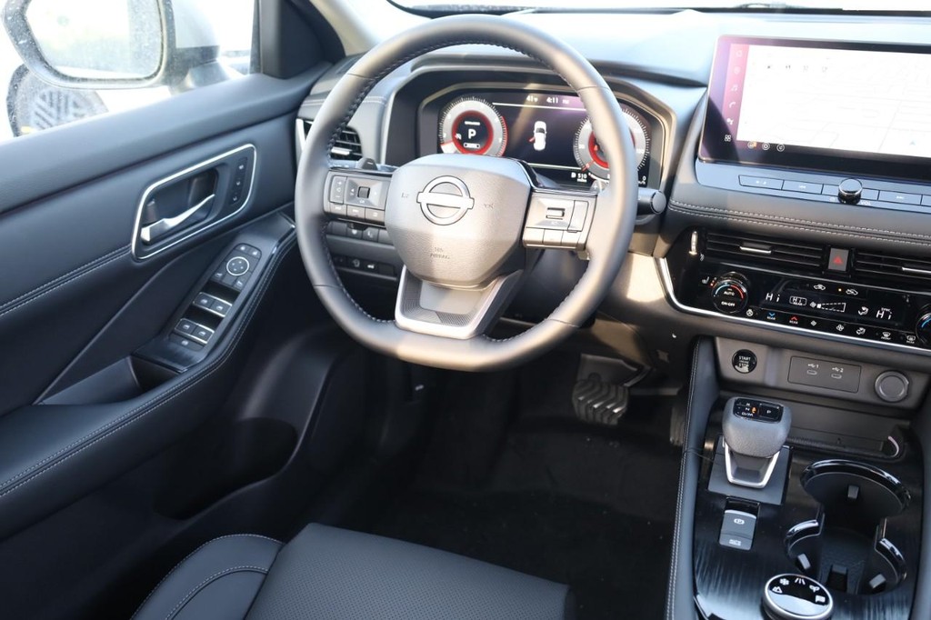 Nissan Rogue Vehicle Image 26