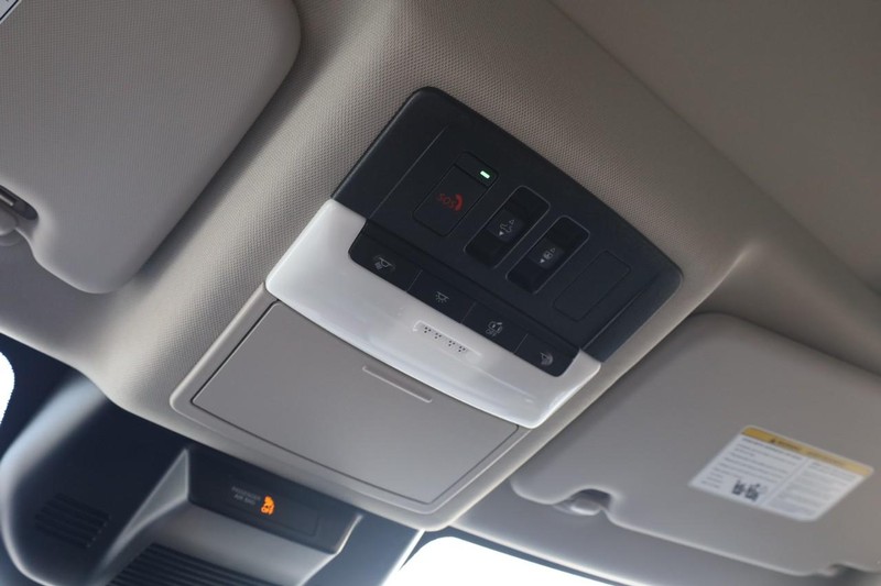 Nissan Rogue Vehicle Image 15