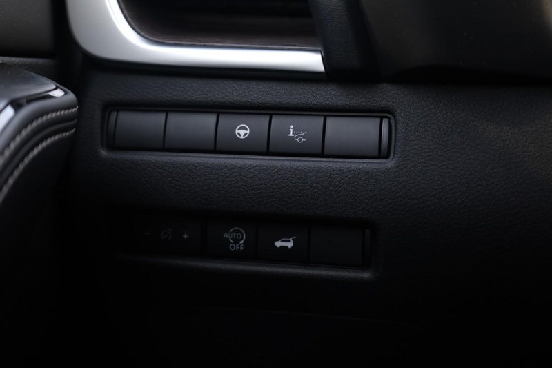 Nissan Rogue Vehicle Image 18