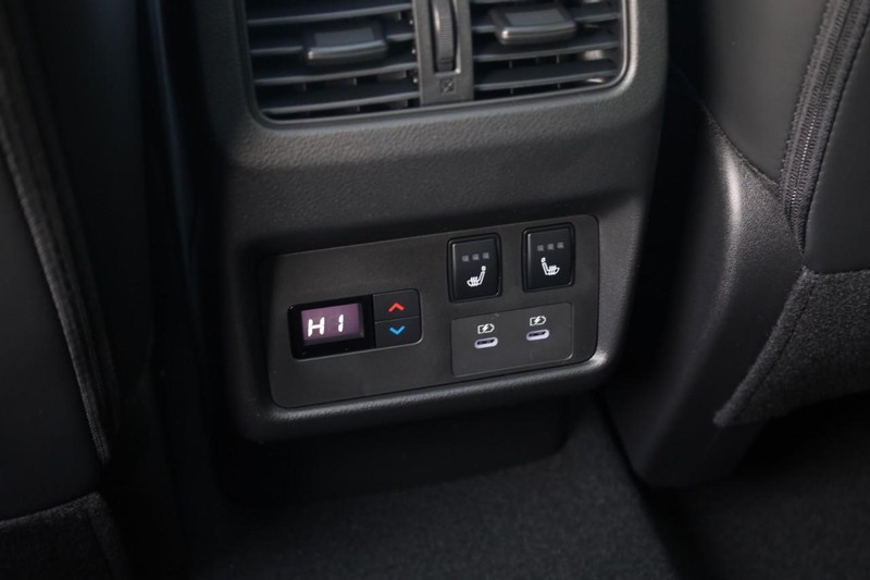 Nissan Rogue Vehicle Image 24