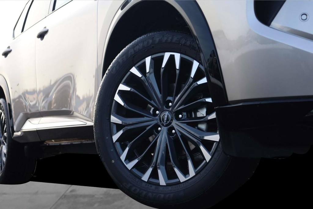 Nissan Rogue Vehicle Image 03