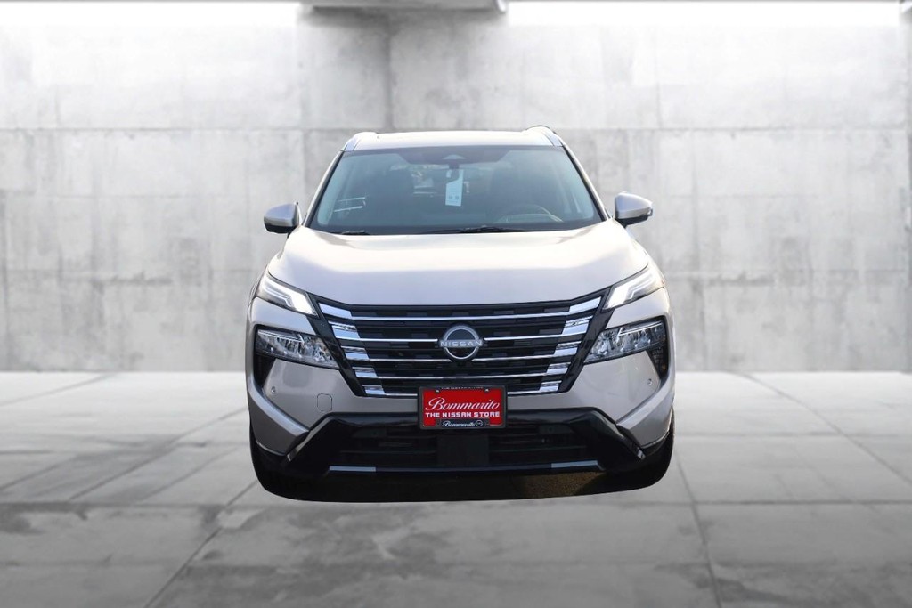 Nissan Rogue Vehicle Image 04