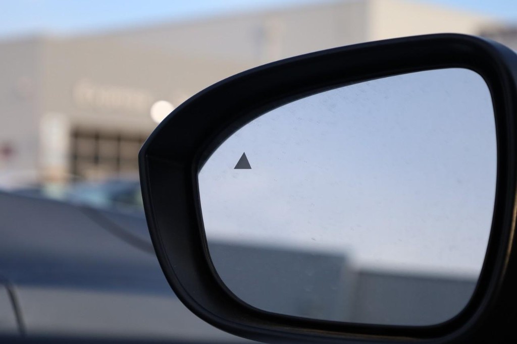 Nissan Rogue Vehicle Image 19