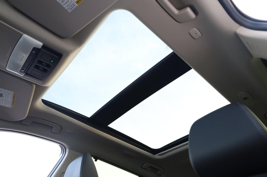 Nissan Rogue Vehicle Image 21