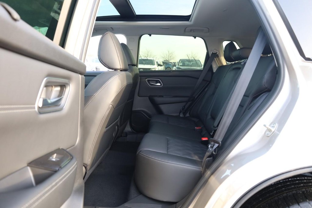 Nissan Rogue Vehicle Image 23