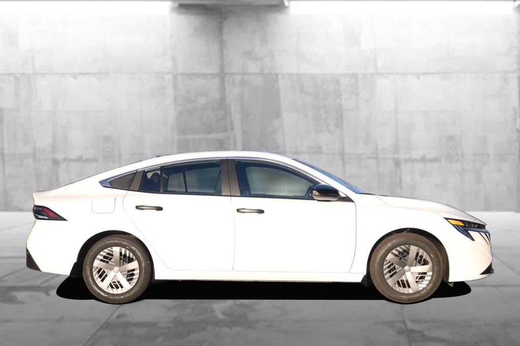 Nissan Sentra Vehicle Image 05