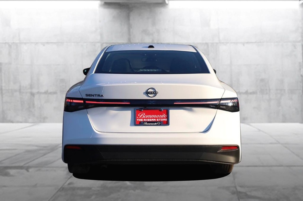 Nissan Sentra Vehicle Image 06