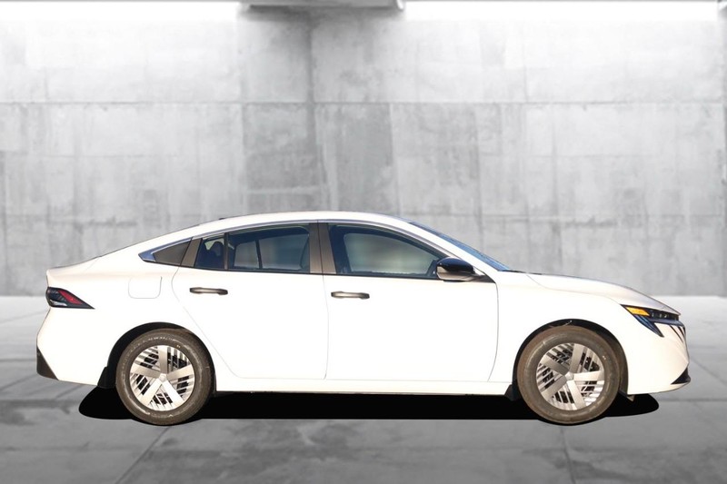 Nissan Sentra Vehicle Image 05