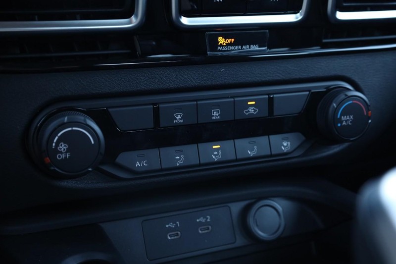 Nissan Sentra Vehicle Image 14