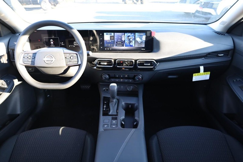 Nissan Sentra Vehicle Image 23