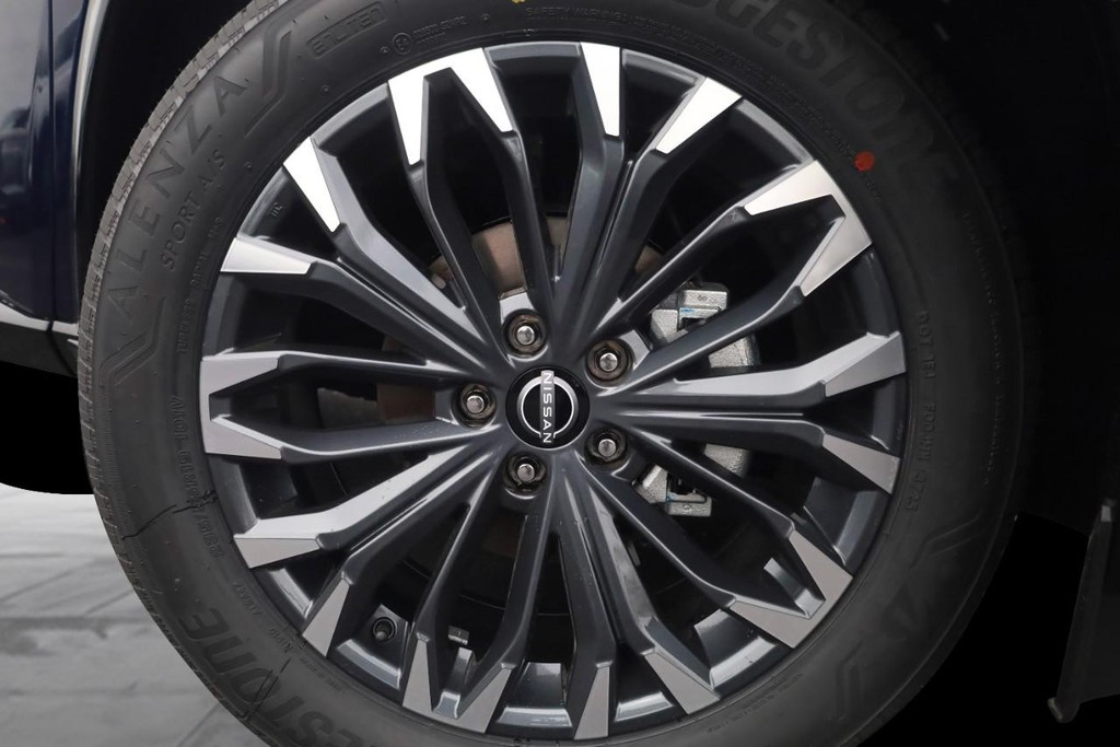 Nissan Rogue Vehicle Image 03