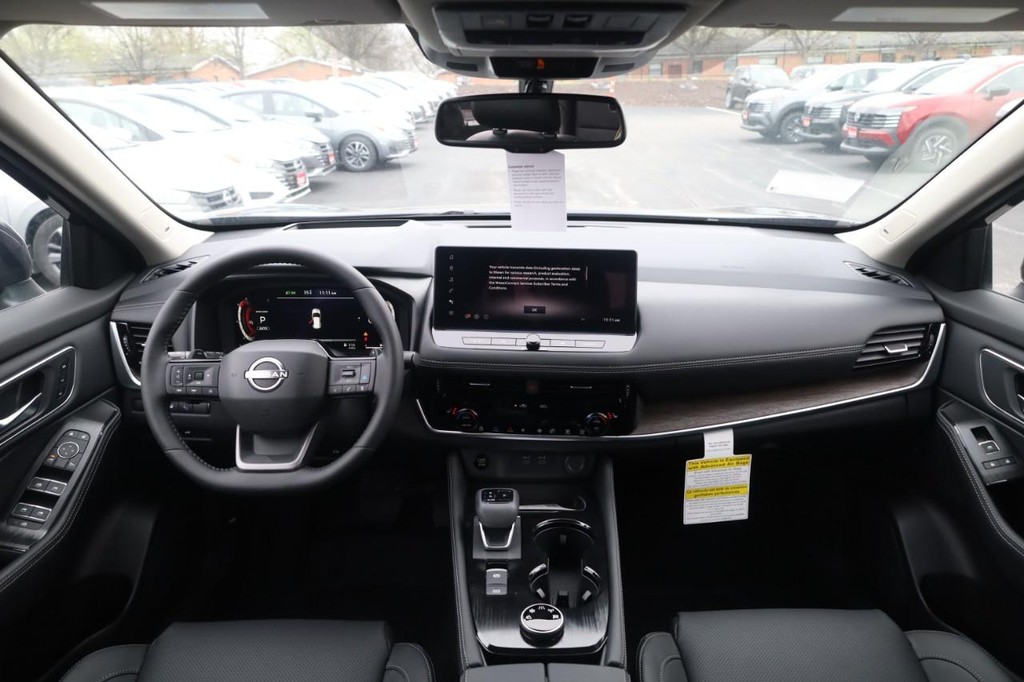 Nissan Rogue Vehicle Image 07