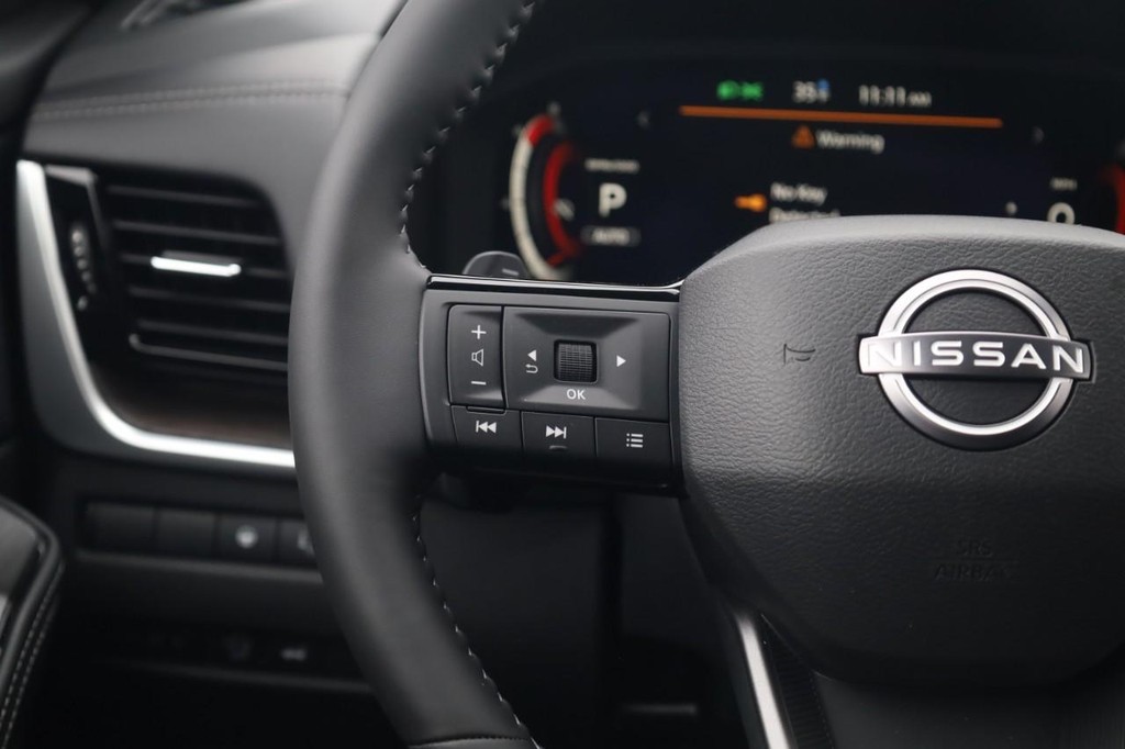 Nissan Rogue Vehicle Image 10