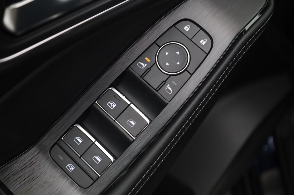 Nissan Rogue Vehicle Image 11