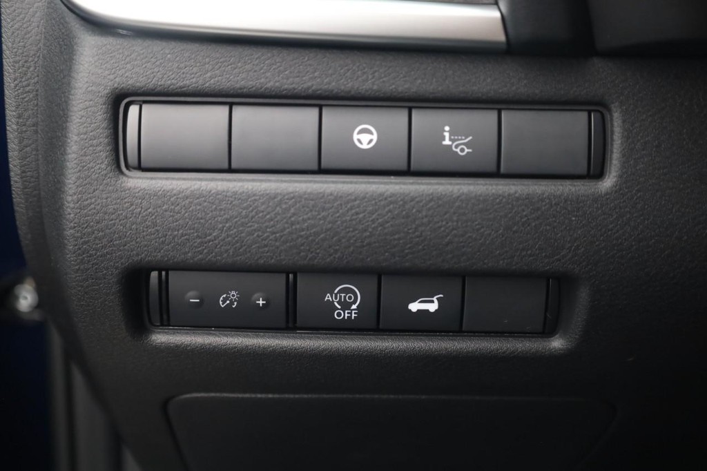 Nissan Rogue Vehicle Image 13