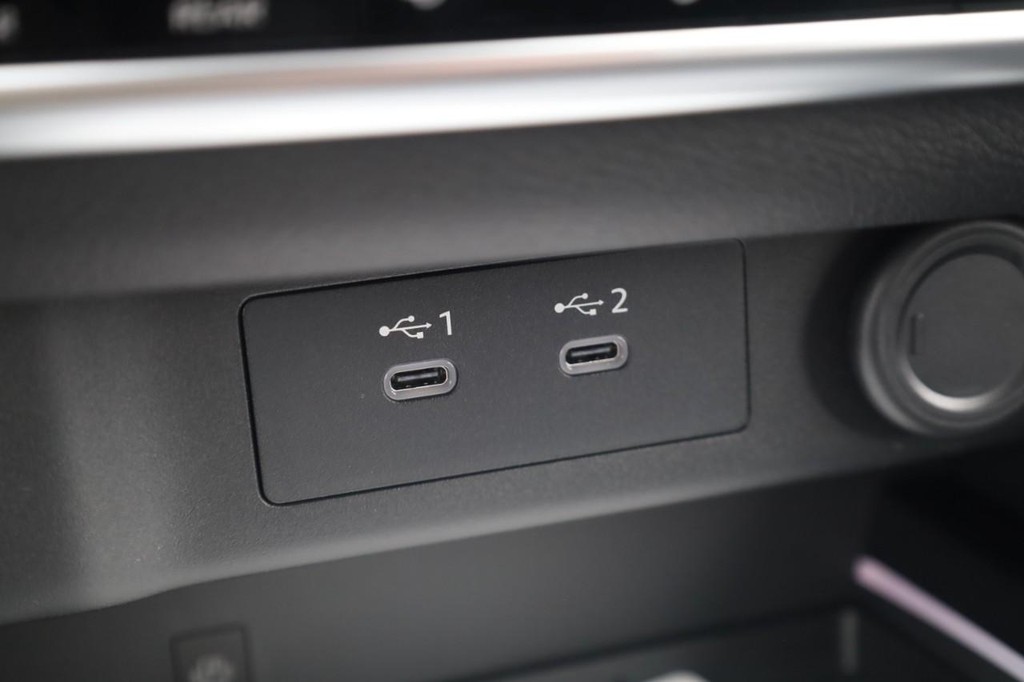 Nissan Rogue Vehicle Image 17