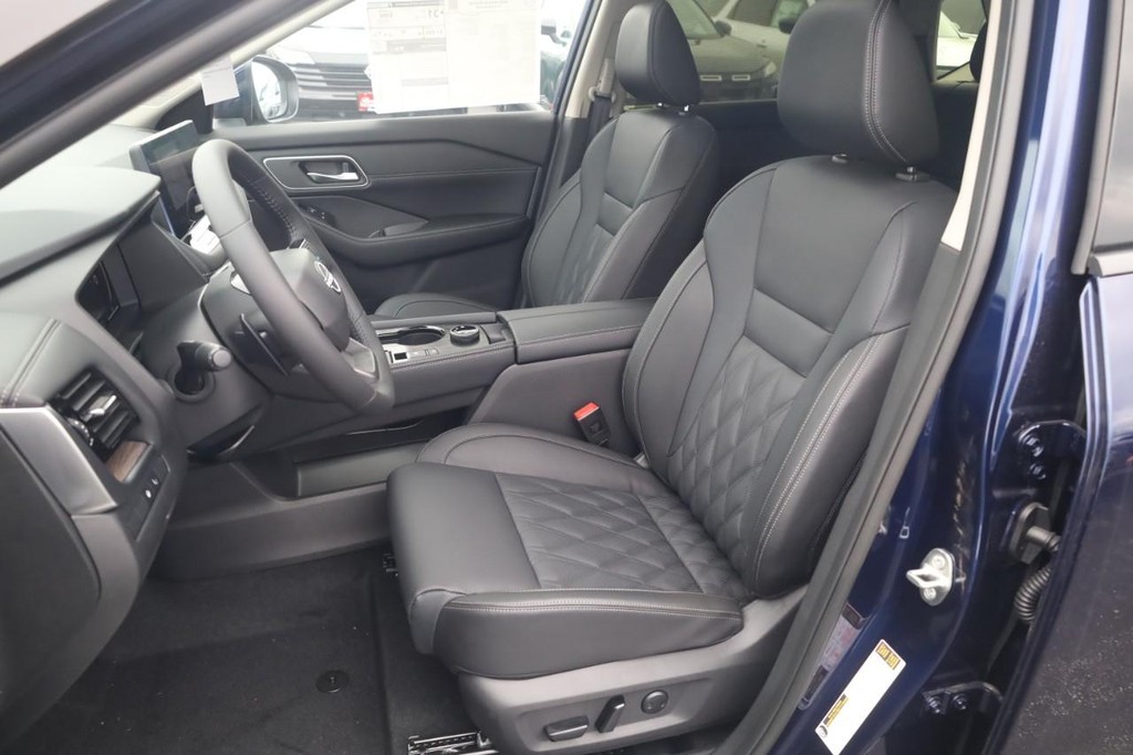 Nissan Rogue Vehicle Image 20