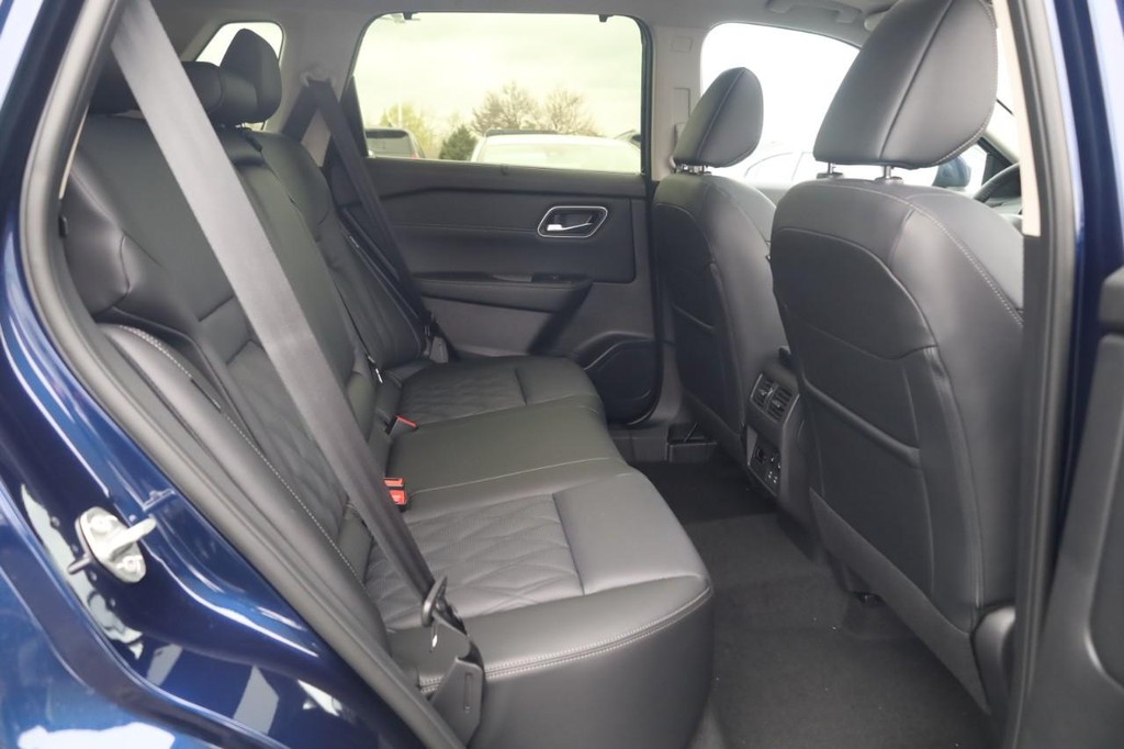 Nissan Rogue Vehicle Image 22