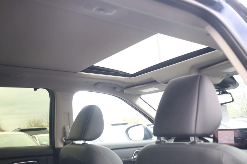 Nissan Rogue Vehicle Image 23