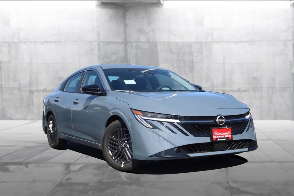 Nissan Sentra Vehicle Image 02