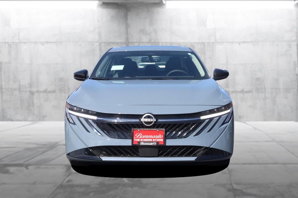 Nissan Sentra Vehicle Image 04