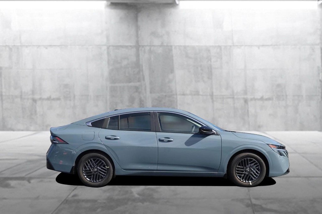 Nissan Sentra Vehicle Image 05