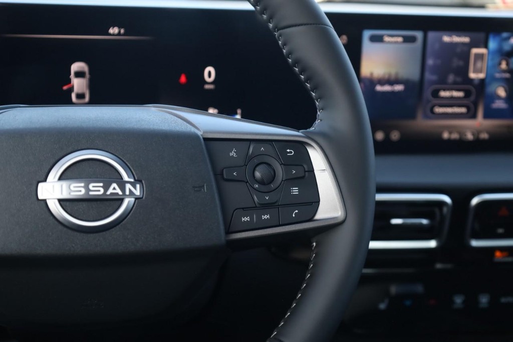 Nissan Sentra Vehicle Image 09