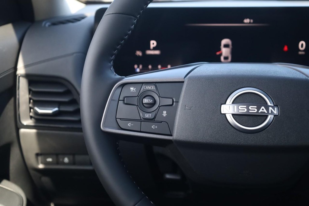 Nissan Sentra Vehicle Image 10