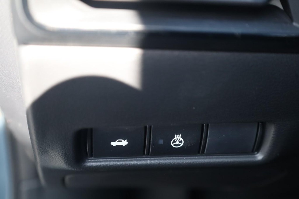 Nissan Sentra Vehicle Image 12