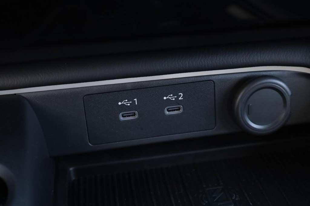 Nissan Sentra Vehicle Image 17