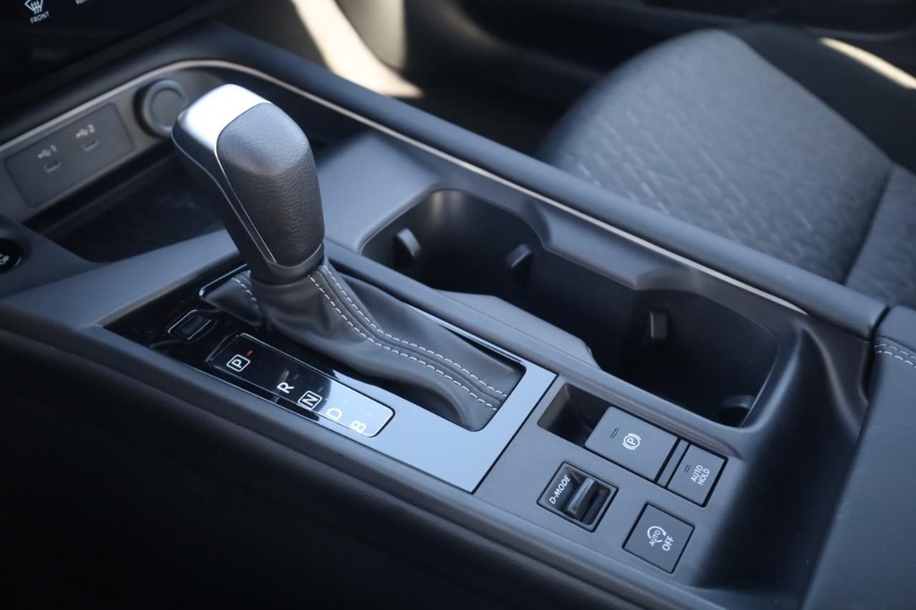 Nissan Sentra Vehicle Image 18