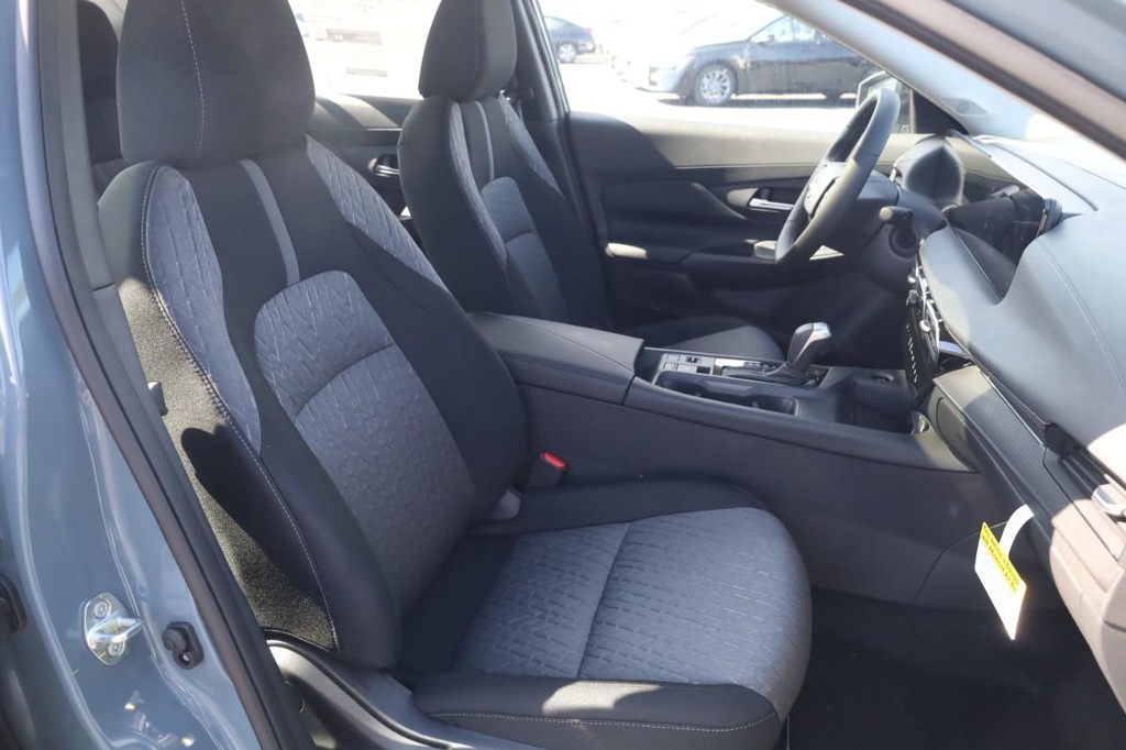 Nissan Sentra Vehicle Image 20