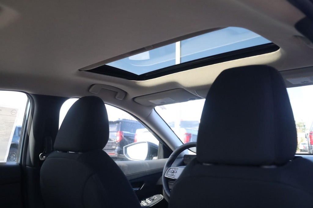 Nissan Sentra Vehicle Image 22