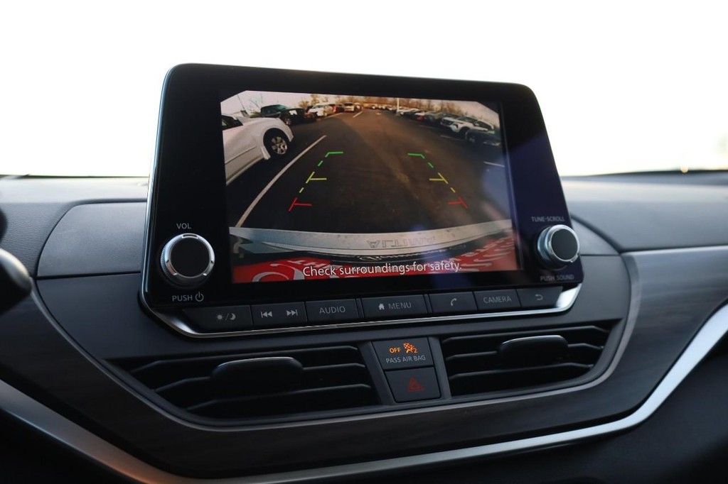 Nissan Altima Vehicle Image 12