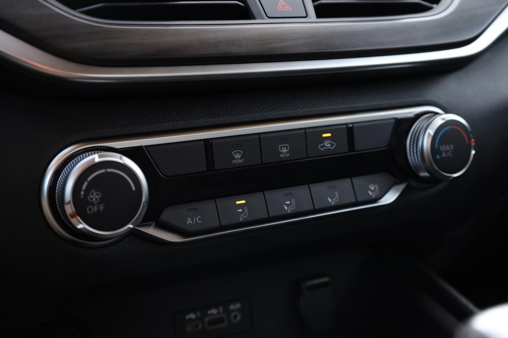 Nissan Altima Vehicle Image 13