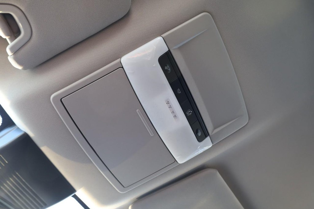 Nissan Altima Vehicle Image 16