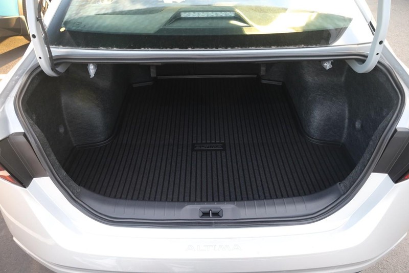 Nissan Altima Vehicle Image 07