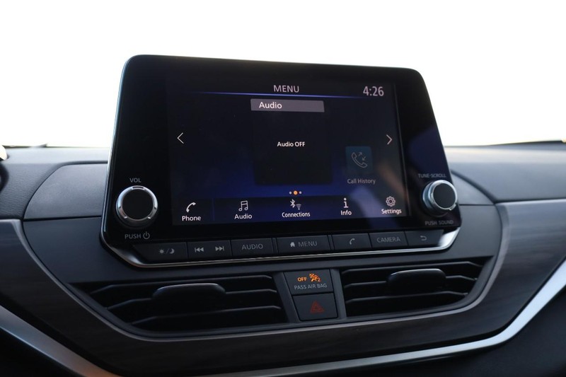 Nissan Altima Vehicle Image 11