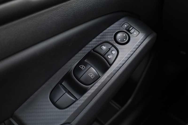 Nissan Altima Vehicle Image 17