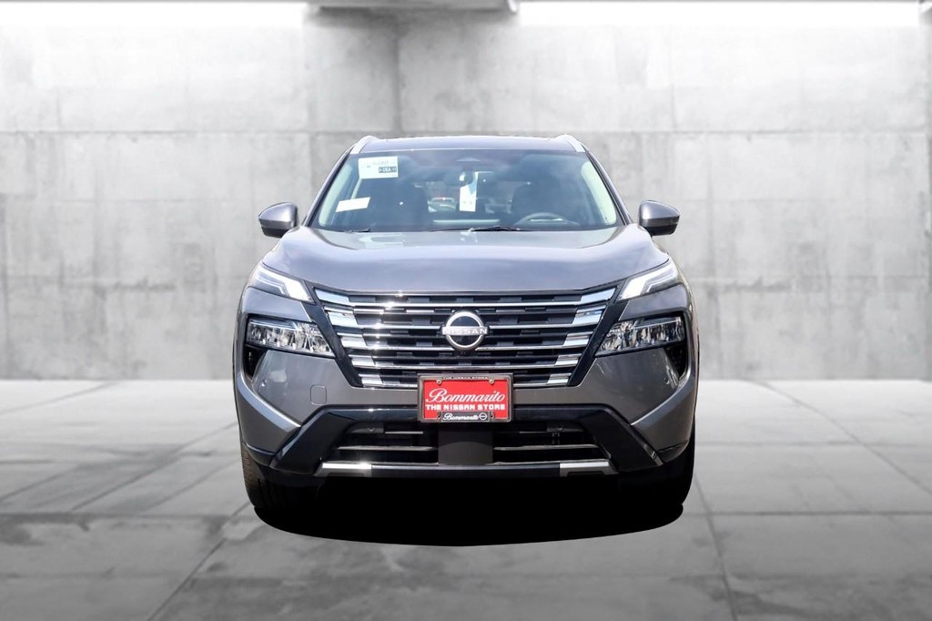 Nissan Rogue Vehicle Image 04