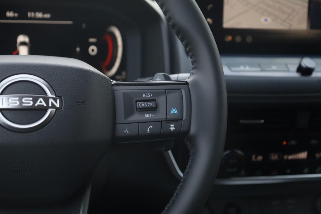 Nissan Rogue Vehicle Image 09