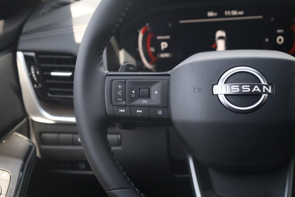 Nissan Rogue Vehicle Image 10