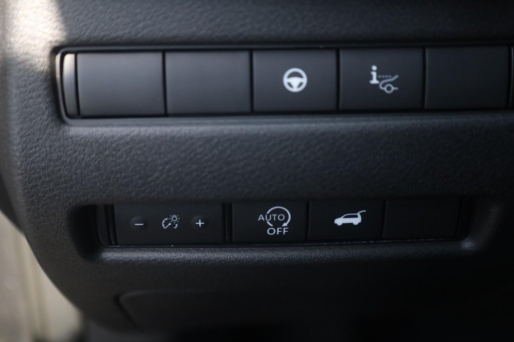 Nissan Rogue Vehicle Image 12